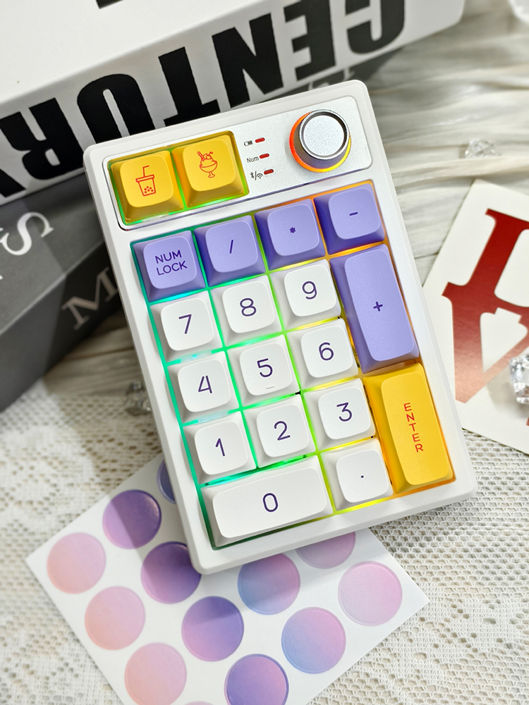Trójtrybowy Bluetooth KEYCOOL  – Gaming Keyboard No Number Pad recenzja i cena