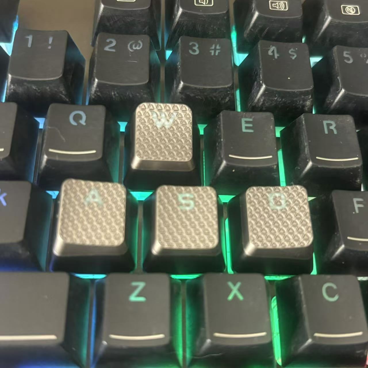 Podświetlane nakładki na klawi – Gaming Keyboard Corsair recenzja i cena